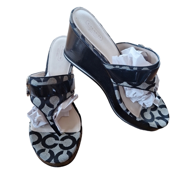 Coach Black Gypsy Signature Patent Wedge Thong Sandals 10b - Picture 1 of 13